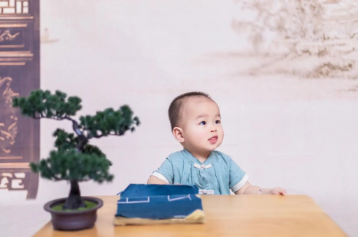 庆阳怀孕肚子中间凹两边凸